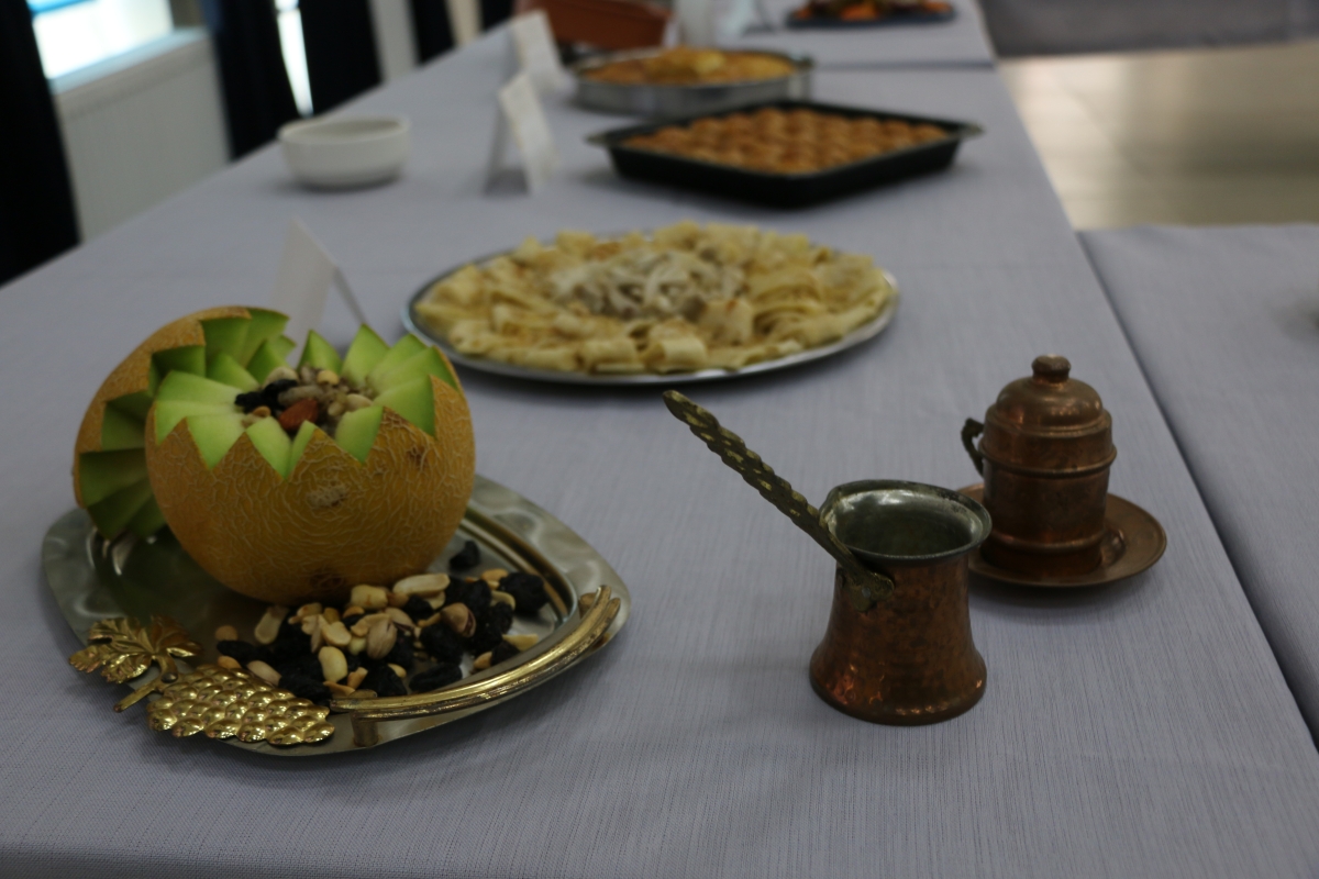 Gülsen YILDIZ Gastronomi ve Mutfak Sanatlarında olduğu Gibi TÖRELİ AŞ yemeklerinde de Sakarya'da Bir İlke İmza Attı Sakarya'da Adapazarı Halk Eğitim Merkezinde Töreli Aş Yemek Sergisi Düzenledi