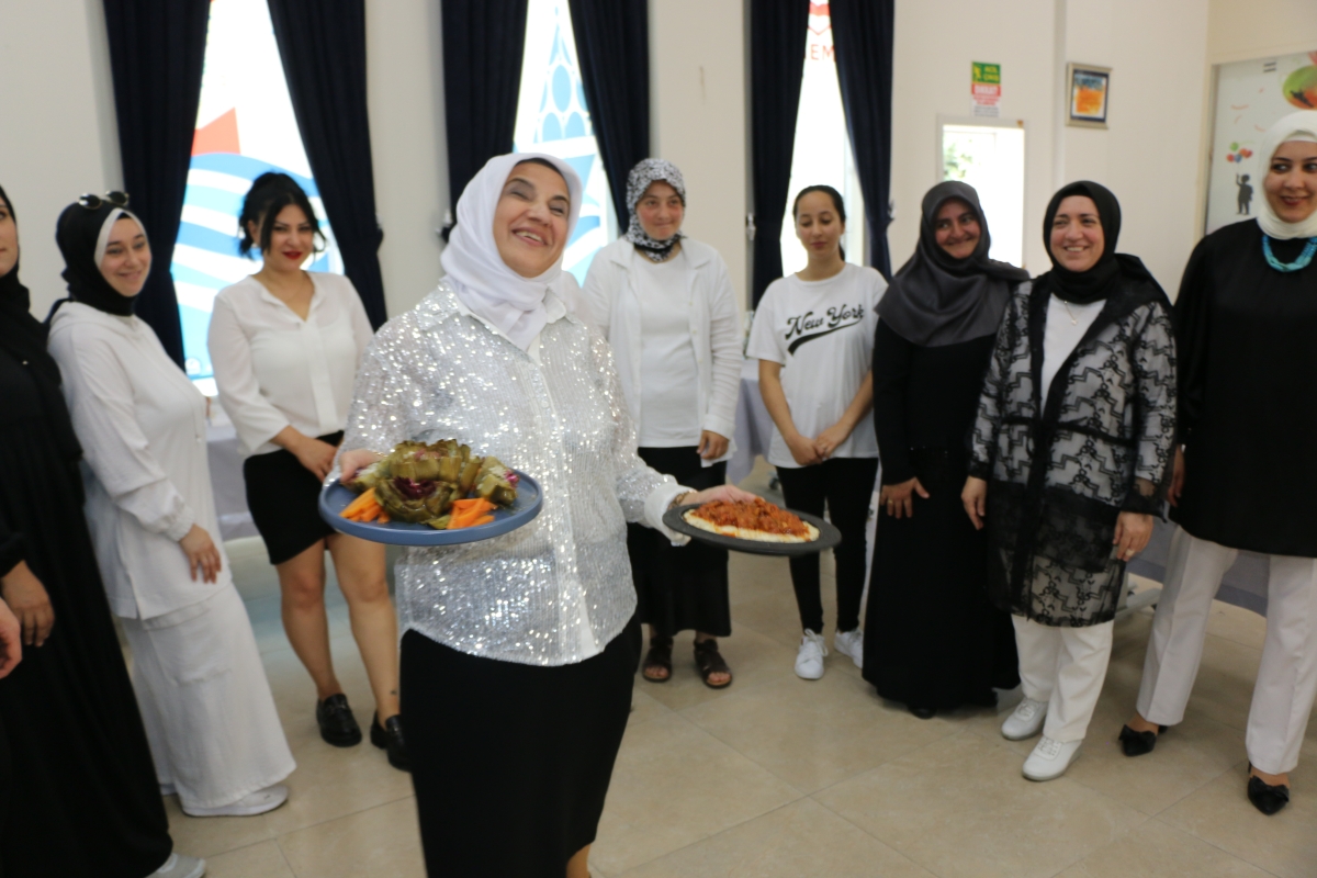 Gülsen YILDIZ Gastronomi ve Mutfak Sanatlarında olduğu Gibi TÖRELİ AŞ yemeklerinde de Sakarya'da Bir İlke İmza Attı Sakarya'da Adapazarı Halk Eğitim Merkezinde Töreli Aş Yemek Sergisi Düzenledi