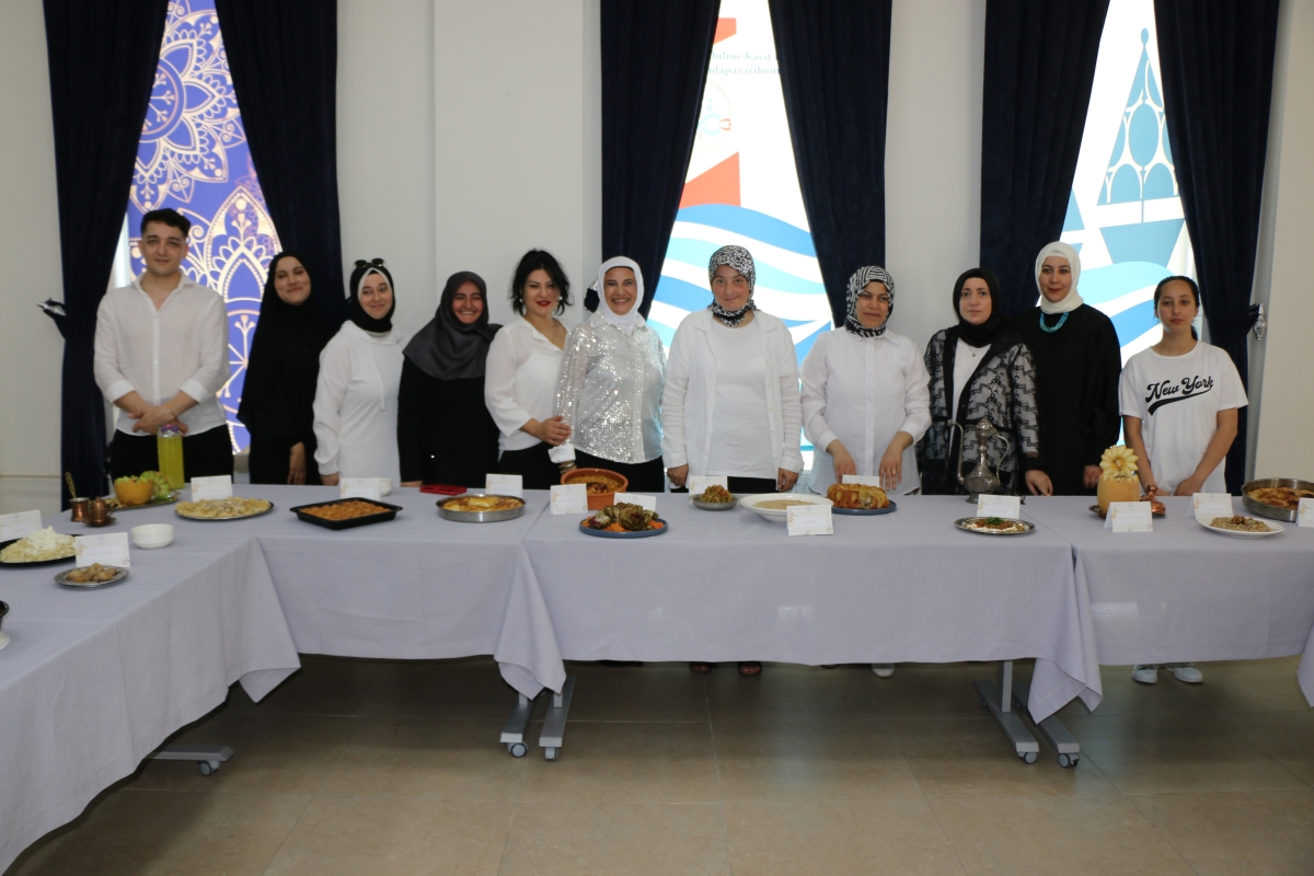 Gülsen YILDIZ Gastronomi ve Mutfak Sanatlarında olduğu Gibi TÖRELİ AŞ yemeklerinde de Sakarya'da Bir İlke İmza Attı Sakarya'da Adapazarı Halk Eğitim Merkezinde Töreli Aş Yemek Sergisi Düzenledi