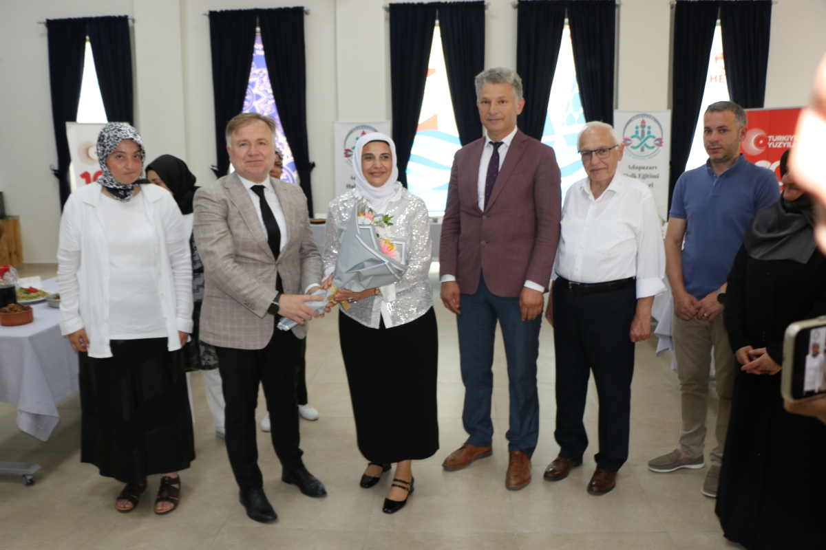 Gülsen YILDIZ Gastronomi ve Mutfak Sanatlarında olduğu Gibi TÖRELİ AŞ yemeklerinde de Sakarya'da Bir İlke İmza Attı Sakarya'da Adapazarı Halk Eğitim Merkezinde Töreli Aş Yemek Sergisi Düzenledi