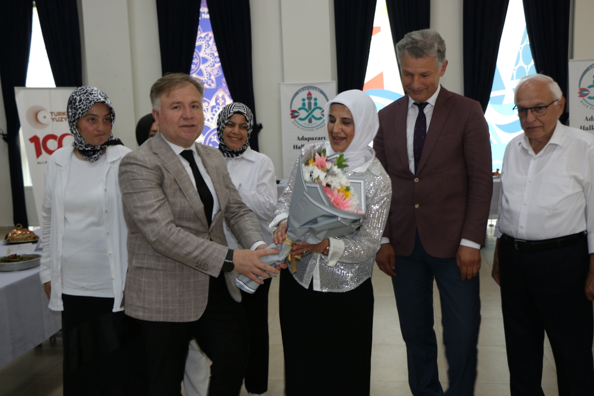 Gülsen YILDIZ Gastronomi ve Mutfak Sanatlarında olduğu Gibi TÖRELİ AŞ yemeklerinde de Sakarya'da Bir İlke İmza Attı Sakarya'da Adapazarı Halk Eğitim Merkezinde Töreli Aş Yemek Sergisi Düzenledi