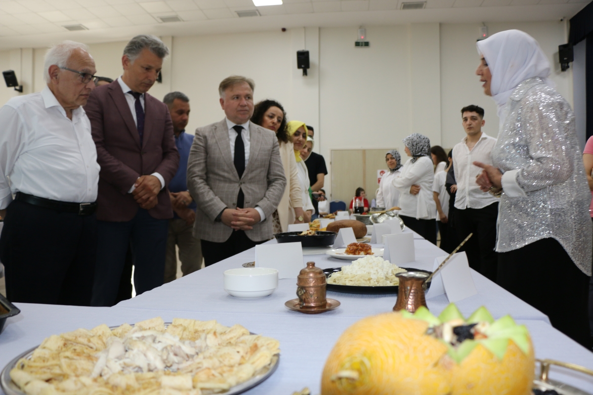 Gülsen YILDIZ Gastronomi ve Mutfak Sanatlarında olduğu Gibi TÖRELİ AŞ yemeklerinde de Sakarya'da Bir İlke İmza Attı Sakarya'da Adapazarı Halk Eğitim Merkezinde Töreli Aş Yemek Sergisi Düzenledi