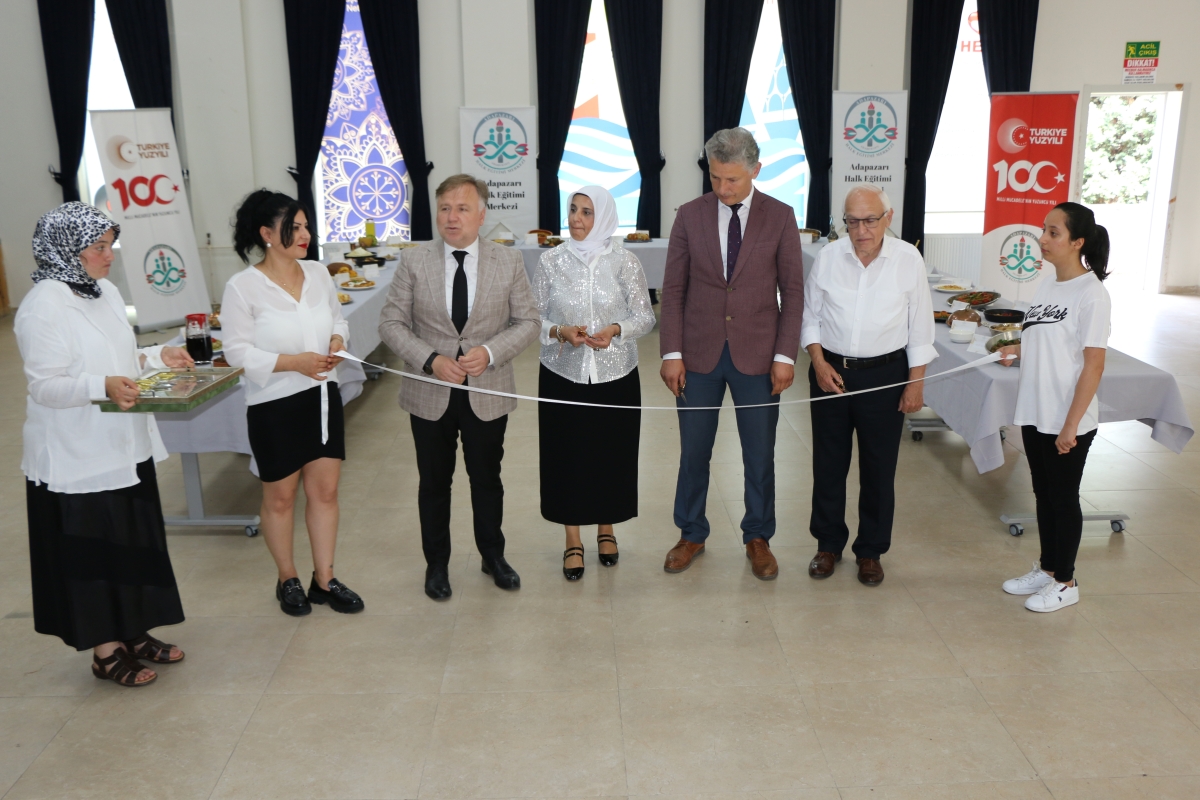 Gülsen YILDIZ Gastronomi ve Mutfak Sanatlarında olduğu Gibi TÖRELİ AŞ yemeklerinde de Sakarya'da Bir İlke İmza Attı Sakarya'da Adapazarı Halk Eğitim Merkezinde Töreli Aş Yemek Sergisi Düzenledi