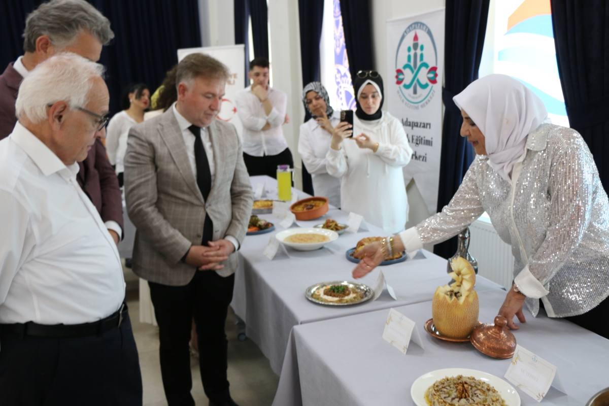 Gülsen YILDIZ Gastronomi ve Mutfak Sanatlarında olduğu Gibi TÖRELİ AŞ yemeklerinde de Sakarya'da Bir İlke İmza Attı Sakarya'da Adapazarı Halk Eğitim Merkezinde Töreli Aş Yemek Sergisi Düzenledi