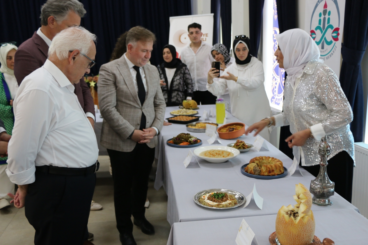 Gülsen YILDIZ Gastronomi ve Mutfak Sanatlarında olduğu Gibi TÖRELİ AŞ yemeklerinde de Sakarya'da Bir İlke İmza Attı Sakarya'da Adapazarı Halk Eğitim Merkezinde Töreli Aş Yemek Sergisi Düzenledi