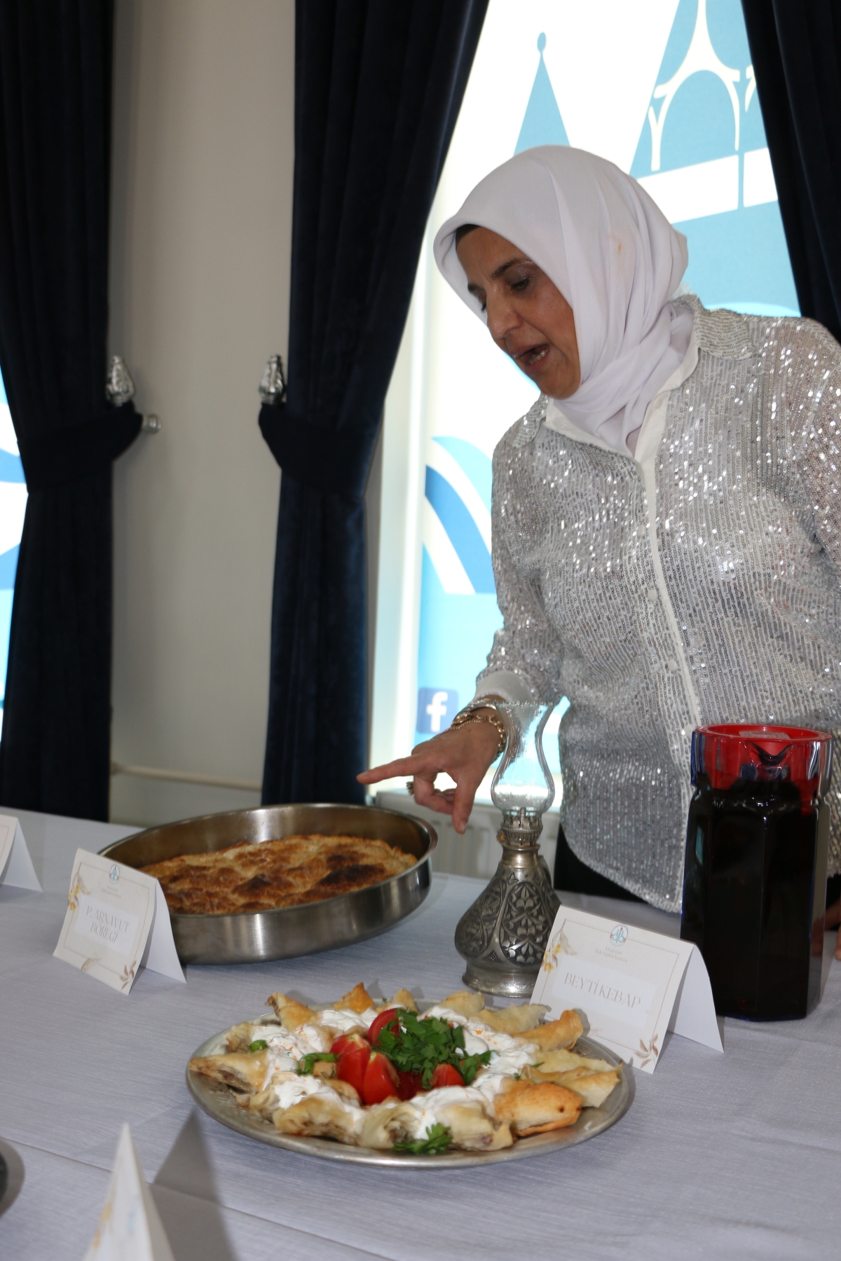 Gülsen YILDIZ Gastronomi ve Mutfak Sanatlarında olduğu Gibi TÖRELİ AŞ yemeklerinde de Sakarya'da Bir İlke İmza Attı Sakarya'da Adapazarı Halk Eğitim Merkezinde Töreli Aş Yemek Sergisi Düzenledi