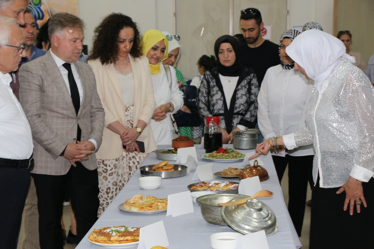 Gülsen YILDIZ Gastronomi ve Mutfak Sanatlarında olduğu Gibi TÖRELİ AŞ yemeklerinde de Sakarya'da Bir İlke İmza Attı Sakarya'da Adapazarı Halk Eğitim Merkezinde Töreli Aş Yemek Sergisi Düzenledi
