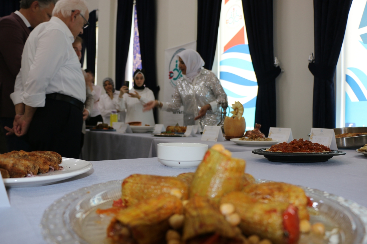 Gülsen YILDIZ Gastronomi ve Mutfak Sanatlarında olduğu Gibi TÖRELİ AŞ yemeklerinde de Sakarya'da Bir İlke İmza Attı Sakarya'da Adapazarı Halk Eğitim Merkezinde Töreli Aş Yemek Sergisi Düzenledi