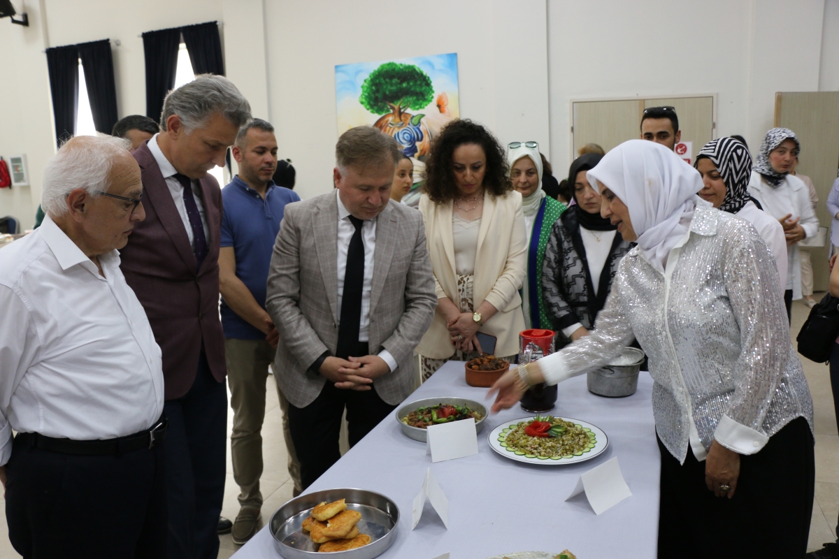 Gülsen YILDIZ Gastronomi ve Mutfak Sanatlarında olduğu Gibi TÖRELİ AŞ yemeklerinde de Sakarya'da Bir İlke İmza Attı Sakarya'da Adapazarı Halk Eğitim Merkezinde Töreli Aş Yemek Sergisi Düzenledi