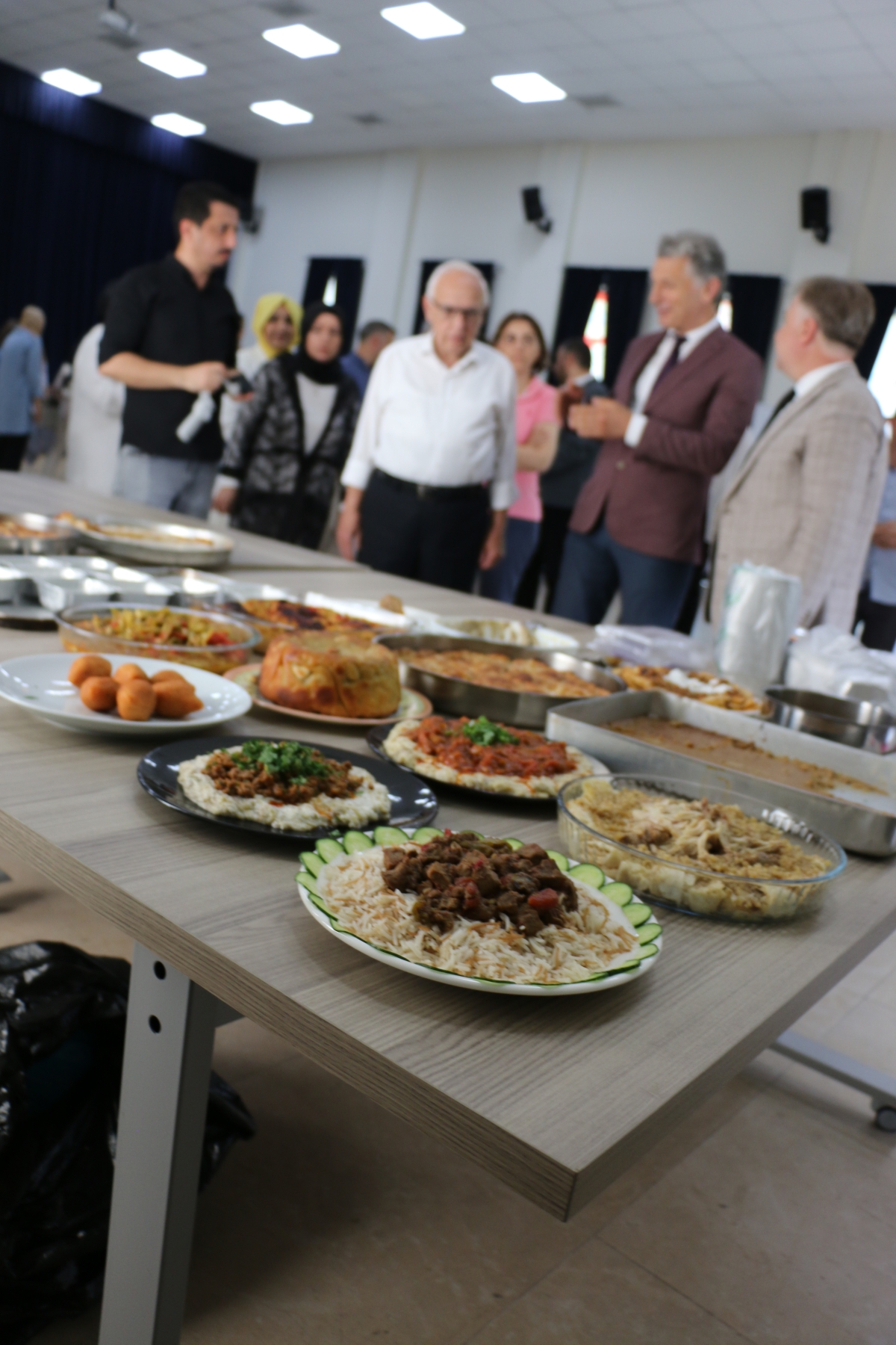Gülsen YILDIZ Gastronomi ve Mutfak Sanatlarında olduğu Gibi TÖRELİ AŞ yemeklerinde de Sakarya'da Bir İlke İmza Attı Sakarya'da Adapazarı Halk Eğitim Merkezinde Töreli Aş Yemek Sergisi Düzenledi