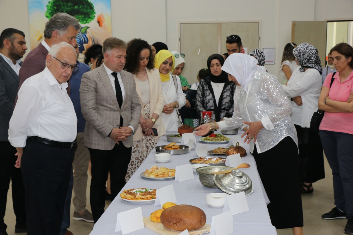 Gülsen YILDIZ Gastronomi ve Mutfak Sanatlarında olduğu Gibi TÖRELİ AŞ yemeklerinde de Sakarya'da Bir İlke İmza Attı Sakarya'da Adapazarı Halk Eğitim Merkezinde Töreli Aş Yemek Sergisi Düzenledi