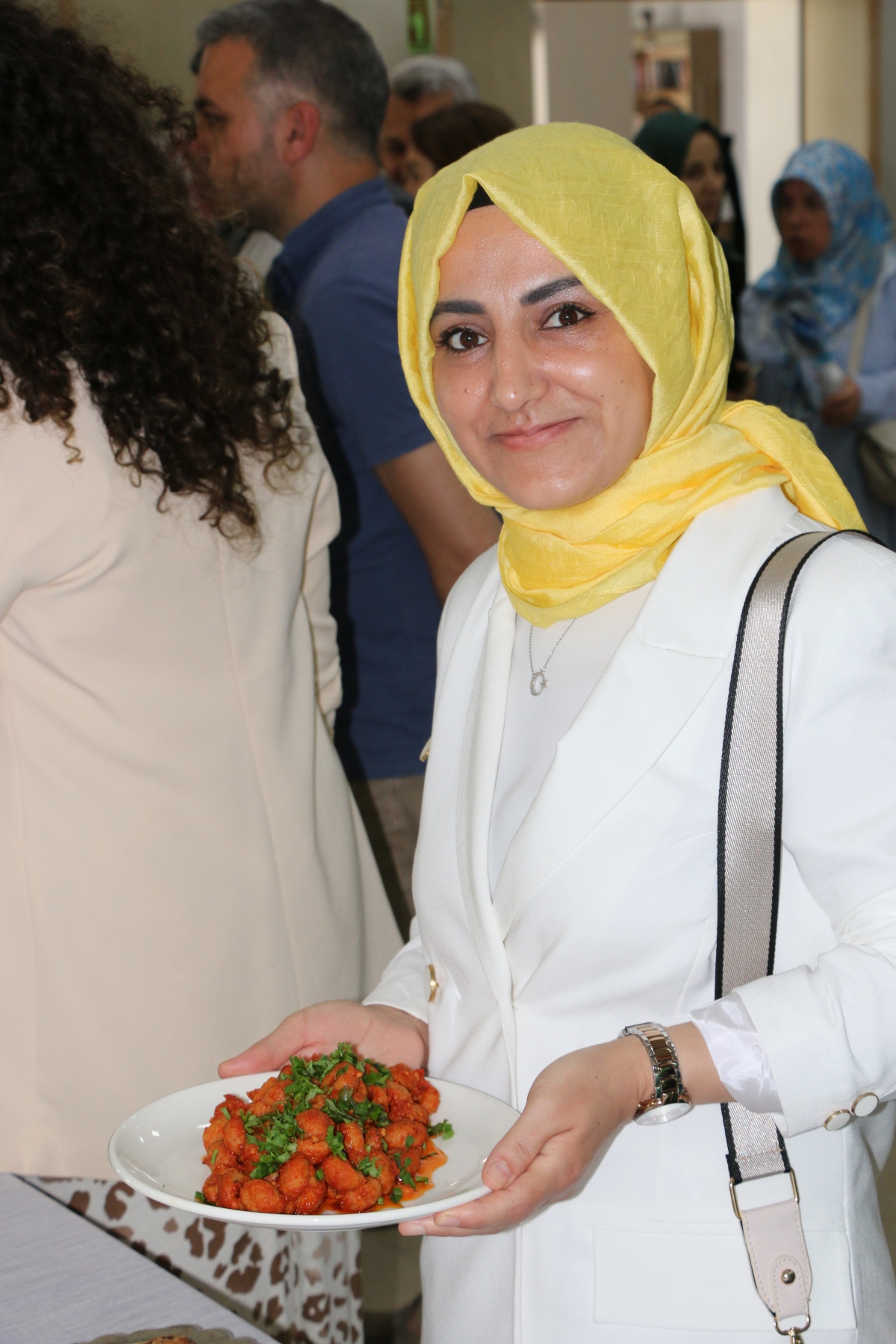 Gülsen YILDIZ Gastronomi ve Mutfak Sanatlarında olduğu Gibi TÖRELİ AŞ yemeklerinde de Sakarya'da Bir İlke İmza Attı Sakarya'da Adapazarı Halk Eğitim Merkezinde Töreli Aş Yemek Sergisi Düzenledi