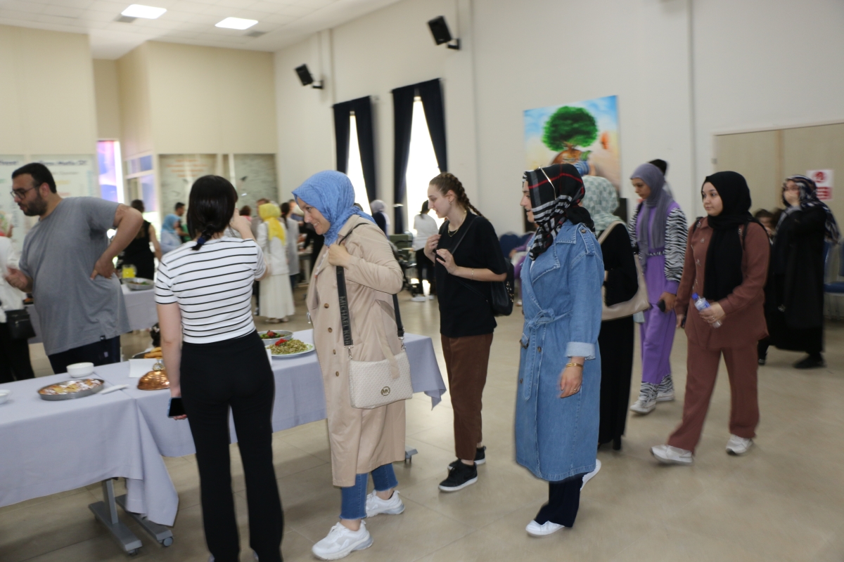 Gülsen YILDIZ Gastronomi ve Mutfak Sanatlarında olduğu Gibi TÖRELİ AŞ yemeklerinde de Sakarya'da Bir İlke İmza Attı Sakarya'da Adapazarı Halk Eğitim Merkezinde Töreli Aş Yemek Sergisi Düzenledi