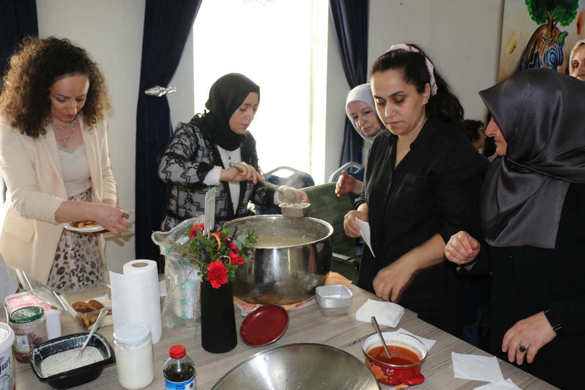 Gülsen YILDIZ Gastronomi ve Mutfak Sanatlarında olduğu Gibi TÖRELİ AŞ yemeklerinde de Sakarya'da Bir İlke İmza Attı Sakarya'da Adapazarı Halk Eğitim Merkezinde Töreli Aş Yemek Sergisi Düzenledi
