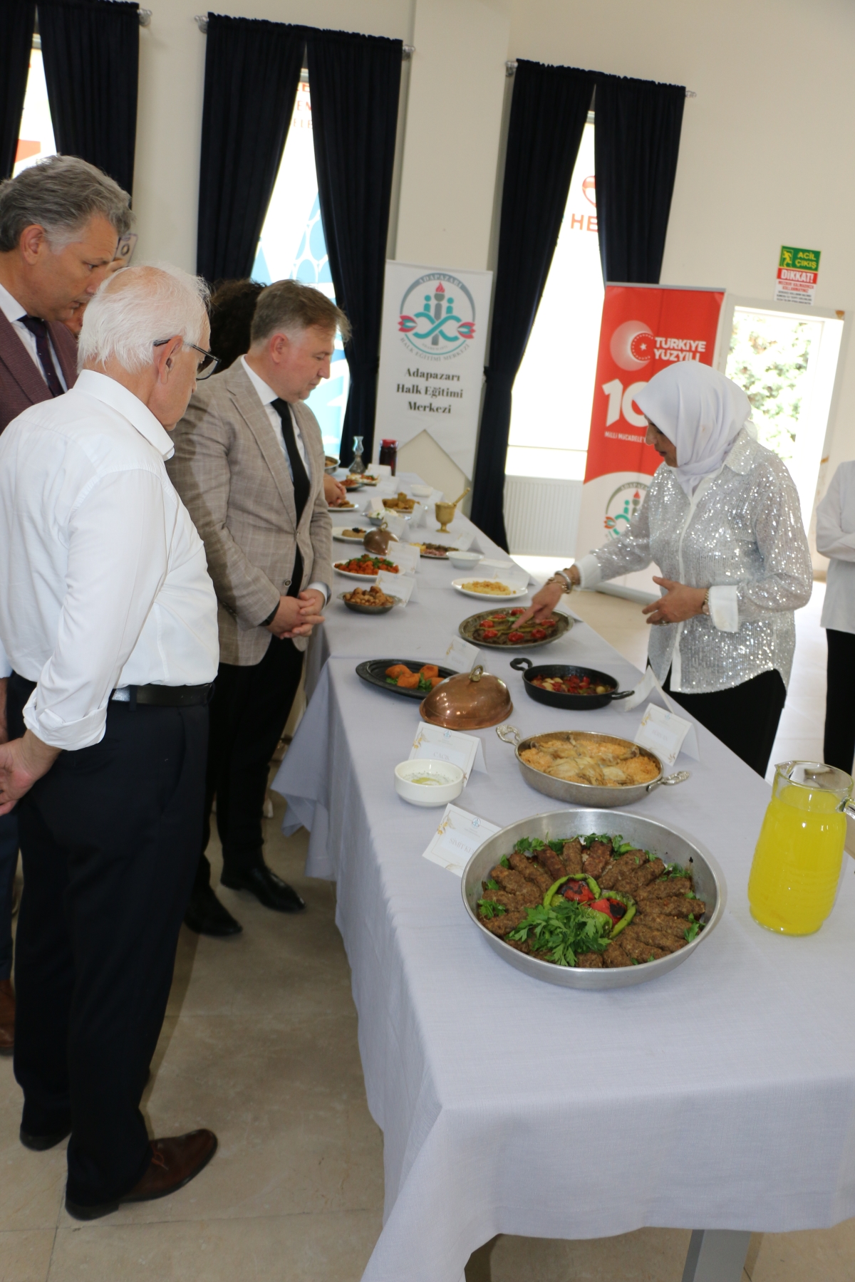 Gülsen YILDIZ Gastronomi ve Mutfak Sanatlarında olduğu Gibi TÖRELİ AŞ yemeklerinde de Sakarya'da Bir İlke İmza Attı Sakarya'da Adapazarı Halk Eğitim Merkezinde Töreli Aş Yemek Sergisi Düzenledi