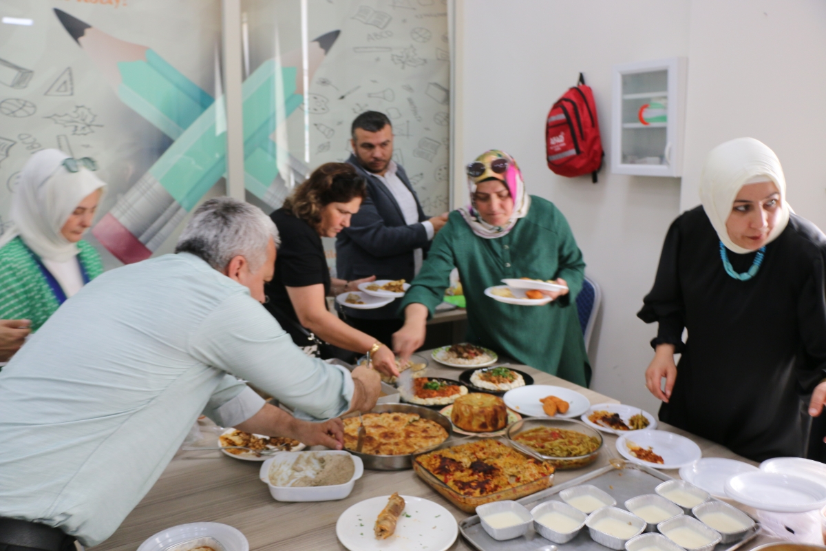 Gülsen YILDIZ Gastronomi ve Mutfak Sanatlarında olduğu Gibi TÖRELİ AŞ yemeklerinde de Sakarya'da Bir İlke İmza Attı Sakarya'da Adapazarı Halk Eğitim Merkezinde Töreli Aş Yemek Sergisi Düzenledi