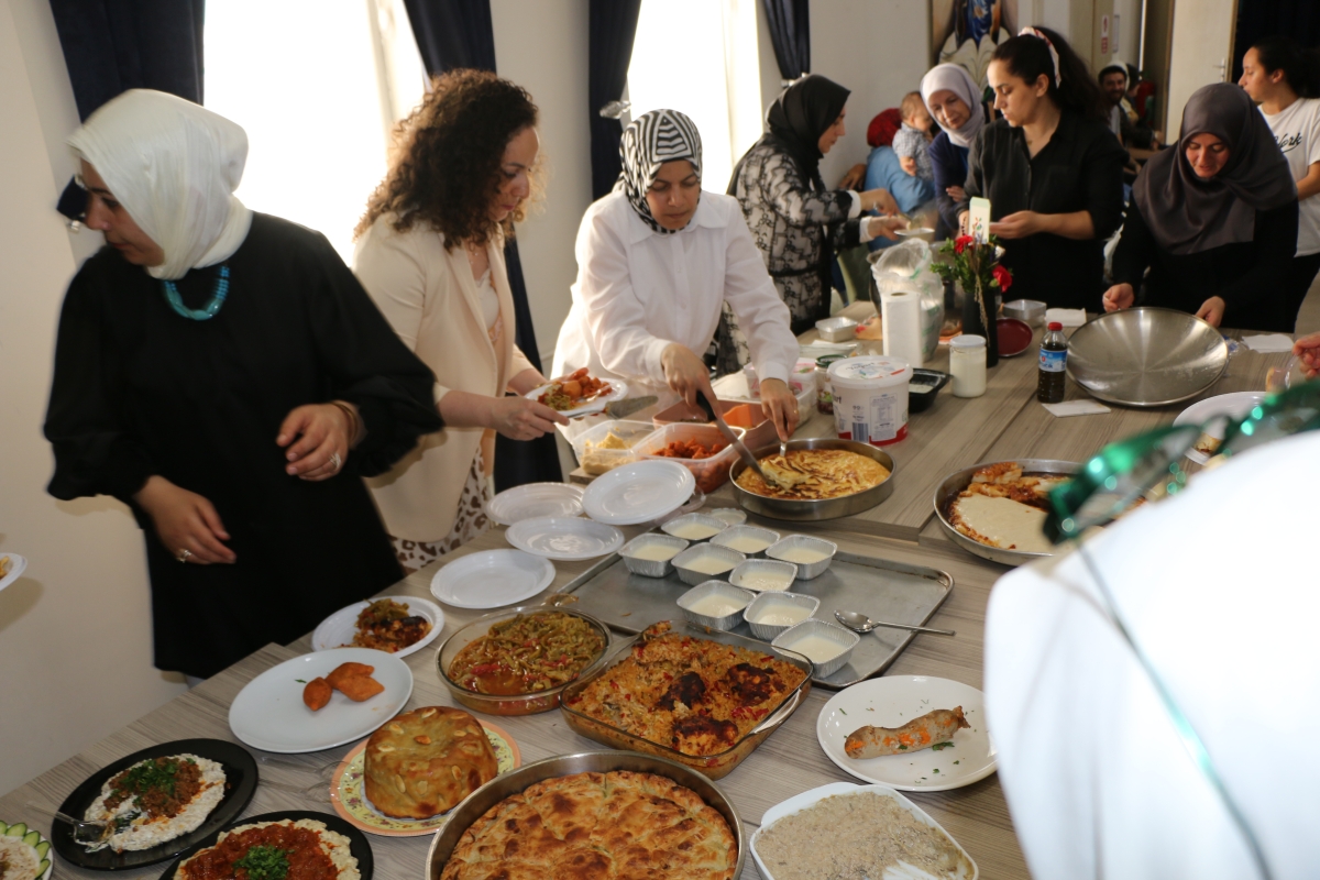 Gülsen YILDIZ Gastronomi ve Mutfak Sanatlarında olduğu Gibi TÖRELİ AŞ yemeklerinde de Sakarya'da Bir İlke İmza Attı Sakarya'da Adapazarı Halk Eğitim Merkezinde Töreli Aş Yemek Sergisi Düzenledi