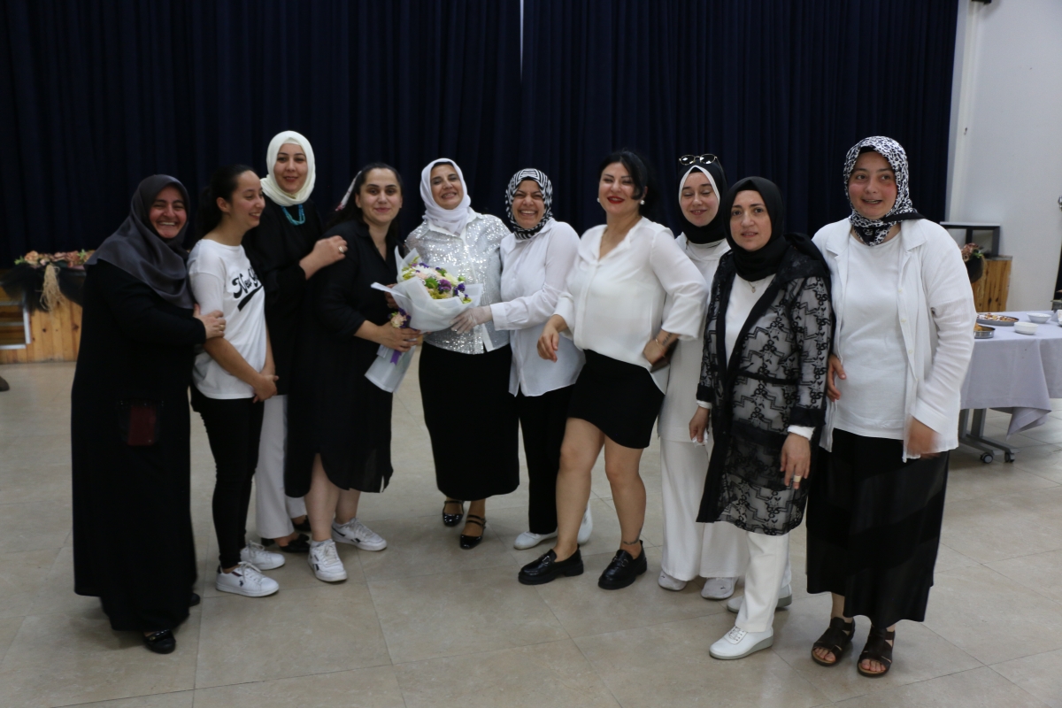 Gülsen YILDIZ Gastronomi ve Mutfak Sanatlarında olduğu Gibi TÖRELİ AŞ yemeklerinde de Sakarya'da Bir İlke İmza Attı Sakarya'da Adapazarı Halk Eğitim Merkezinde Töreli Aş Yemek Sergisi Düzenledi