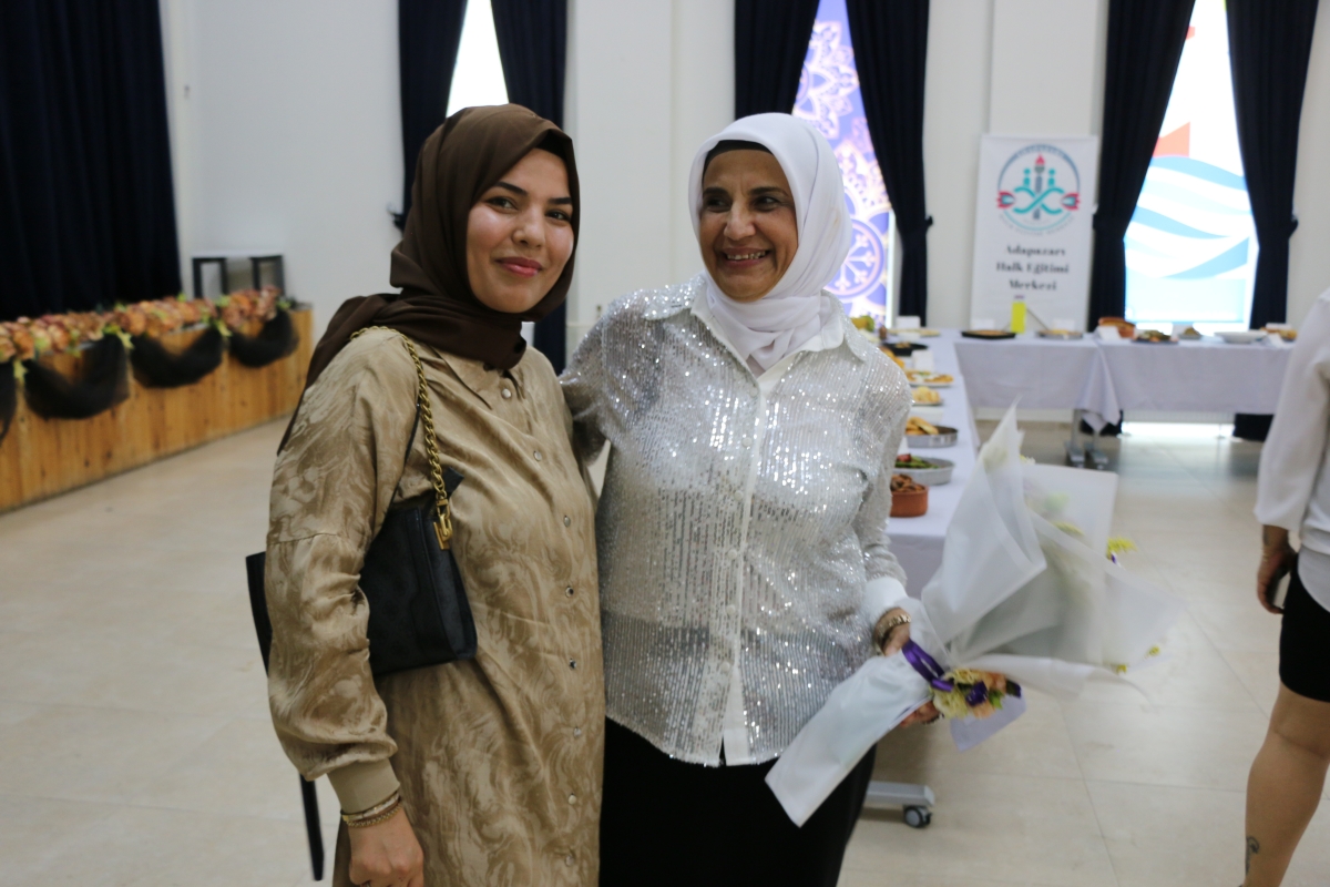 Gülsen YILDIZ Gastronomi ve Mutfak Sanatlarında olduğu Gibi TÖRELİ AŞ yemeklerinde de Sakarya'da Bir İlke İmza Attı Sakarya'da Adapazarı Halk Eğitim Merkezinde Töreli Aş Yemek Sergisi Düzenledi