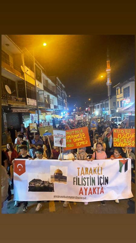 Sakarya İli Taraklı İlçesinde Filistin’e Destek İçin Coşkulu Yürüyüş: