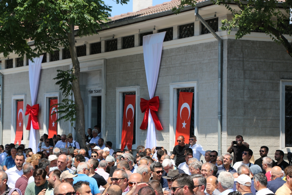 Sakarya'da Adapazarı Ticaret Müzesi törenle açıldı, Türkiye’nin ilk özel bankası olan Adapazarı İslam Ticaret Bankası binası, bugün gerçekleştirilen tören ile Adapazarı Ticaret Müzesi olarak kapılarını açtı. Aslına uygun res