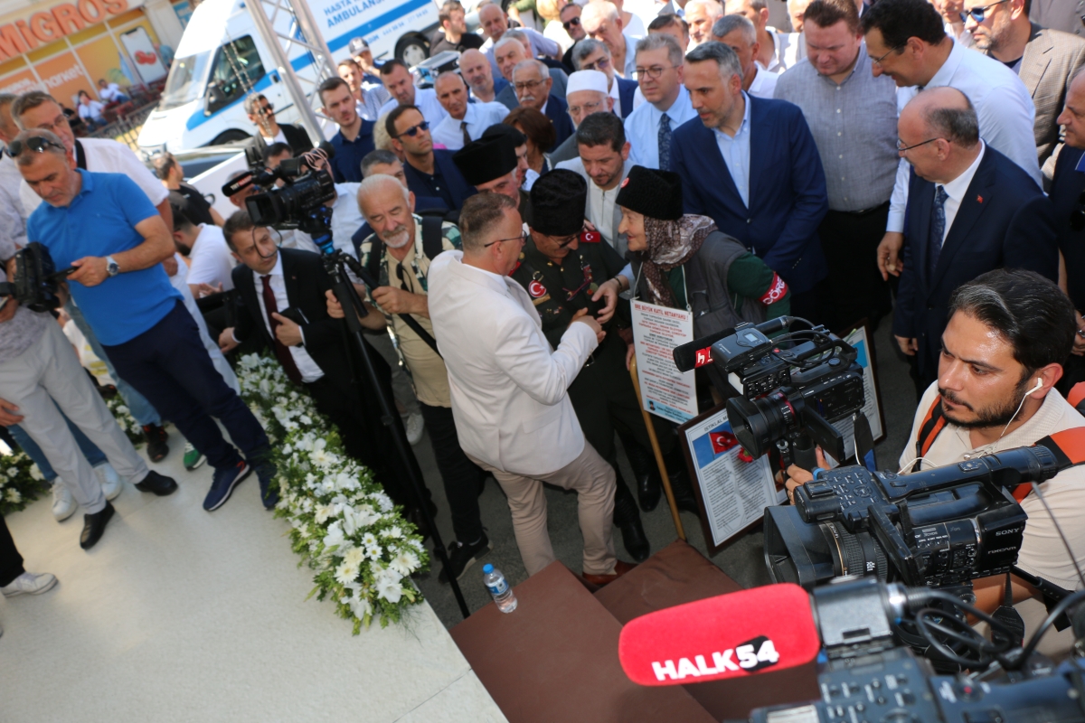 Sakarya'da Adapazarı Ticaret Müzesi törenle açıldı, Türkiye’nin ilk özel bankası olan Adapazarı İslam Ticaret Bankası binası, bugün gerçekleştirilen tören ile Adapazarı Ticaret Müzesi olarak kapılarını açtı. Aslına uygun res