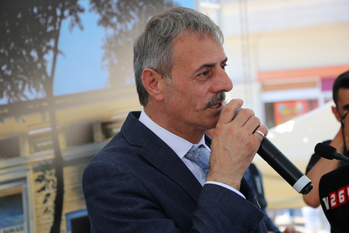 Sakarya'da Adapazarı Ticaret Müzesi törenle açıldı, Türkiye’nin ilk özel bankası olan Adapazarı İslam Ticaret Bankası binası, bugün gerçekleştirilen tören ile Adapazarı Ticaret Müzesi olarak kapılarını açtı. Aslına uygun res