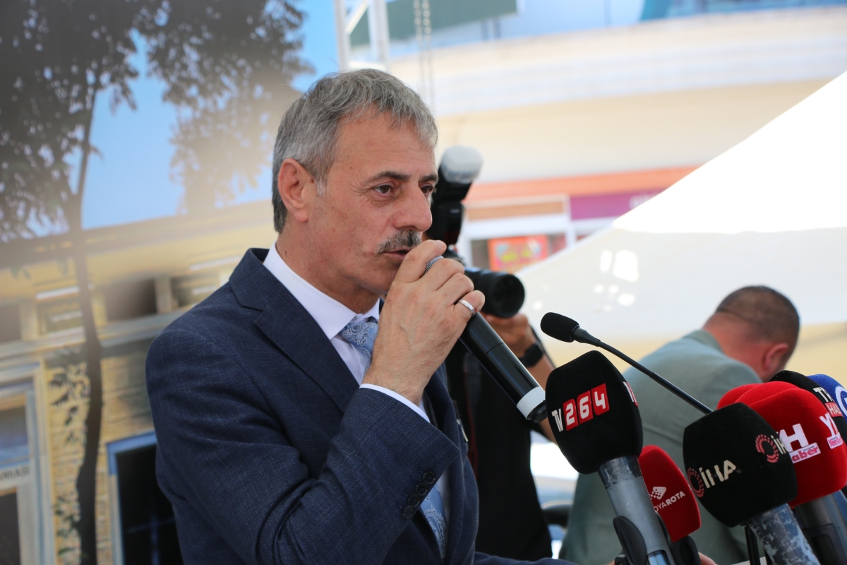 Sakarya'da Adapazarı Ticaret Müzesi törenle açıldı, Türkiye’nin ilk özel bankası olan Adapazarı İslam Ticaret Bankası binası, bugün gerçekleştirilen tören ile Adapazarı Ticaret Müzesi olarak kapılarını açtı. Aslına uygun res