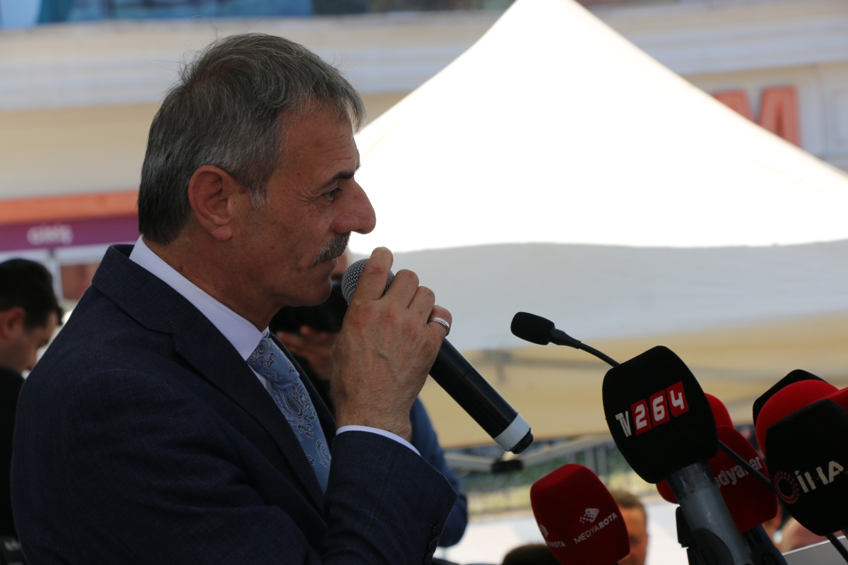 Sakarya'da Adapazarı Ticaret Müzesi törenle açıldı, Türkiye’nin ilk özel bankası olan Adapazarı İslam Ticaret Bankası binası, bugün gerçekleştirilen tören ile Adapazarı Ticaret Müzesi olarak kapılarını açtı. Aslına uygun res