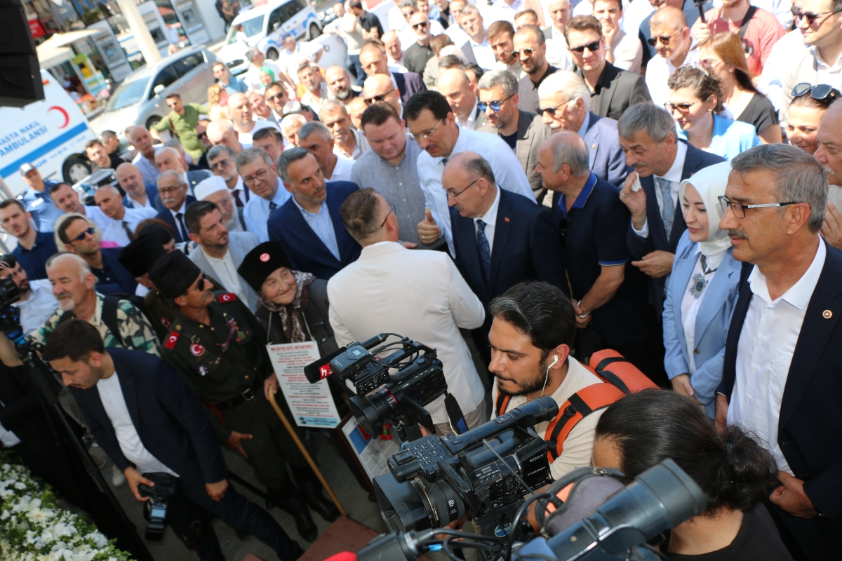 Sakarya'da Adapazarı Ticaret Müzesi törenle açıldı, Türkiye’nin ilk özel bankası olan Adapazarı İslam Ticaret Bankası binası, bugün gerçekleştirilen tören ile Adapazarı Ticaret Müzesi olarak kapılarını açtı. Aslına uygun res