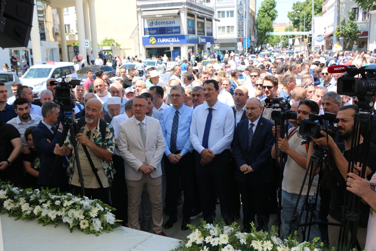 Sakarya'da Adapazarı Ticaret Müzesi törenle açıldı, Türkiye’nin ilk özel bankası olan Adapazarı İslam Ticaret Bankası binası, bugün gerçekleştirilen tören ile Adapazarı Ticaret Müzesi olarak kapılarını açtı. Aslına uygun res