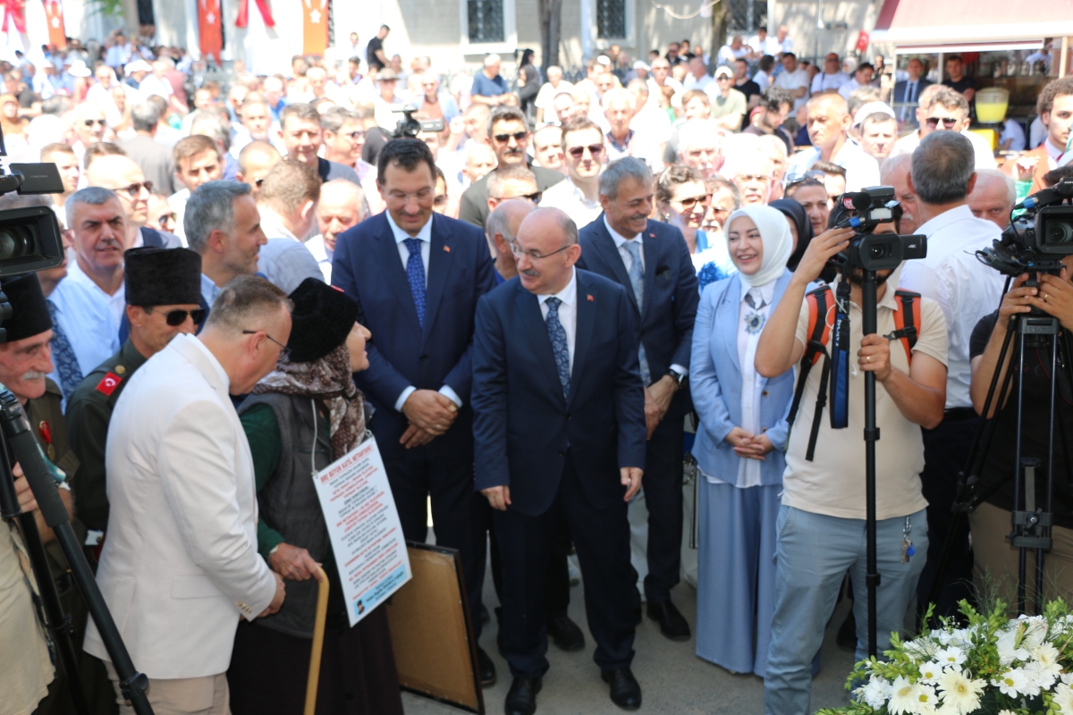 Sakarya'da Adapazarı Ticaret Müzesi törenle açıldı, Türkiye’nin ilk özel bankası olan Adapazarı İslam Ticaret Bankası binası, bugün gerçekleştirilen tören ile Adapazarı Ticaret Müzesi olarak kapılarını açtı. Aslına uygun res