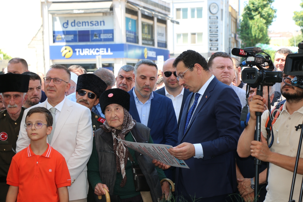 Sakarya'da Adapazarı Ticaret Müzesi törenle açıldı, Türkiye’nin ilk özel bankası olan Adapazarı İslam Ticaret Bankası binası, bugün gerçekleştirilen tören ile Adapazarı Ticaret Müzesi olarak kapılarını açtı. Aslına uygun res