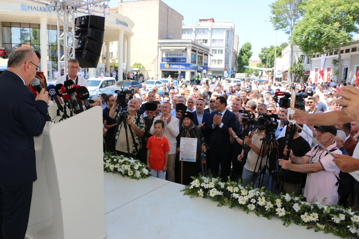 Sakarya'da Adapazarı Ticaret Müzesi törenle açıldı, Türkiye’nin ilk özel bankası olan Adapazarı İslam Ticaret Bankası binası, bugün gerçekleştirilen tören ile Adapazarı Ticaret Müzesi olarak kapılarını açtı. Aslına uygun res