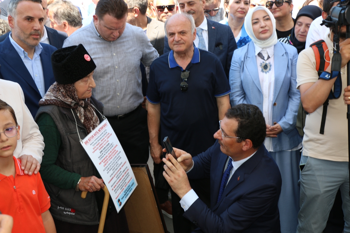 Sakarya'da Adapazarı Ticaret Müzesi törenle açıldı, Türkiye’nin ilk özel bankası olan Adapazarı İslam Ticaret Bankası binası, bugün gerçekleştirilen tören ile Adapazarı Ticaret Müzesi olarak kapılarını açtı. Aslına uygun res