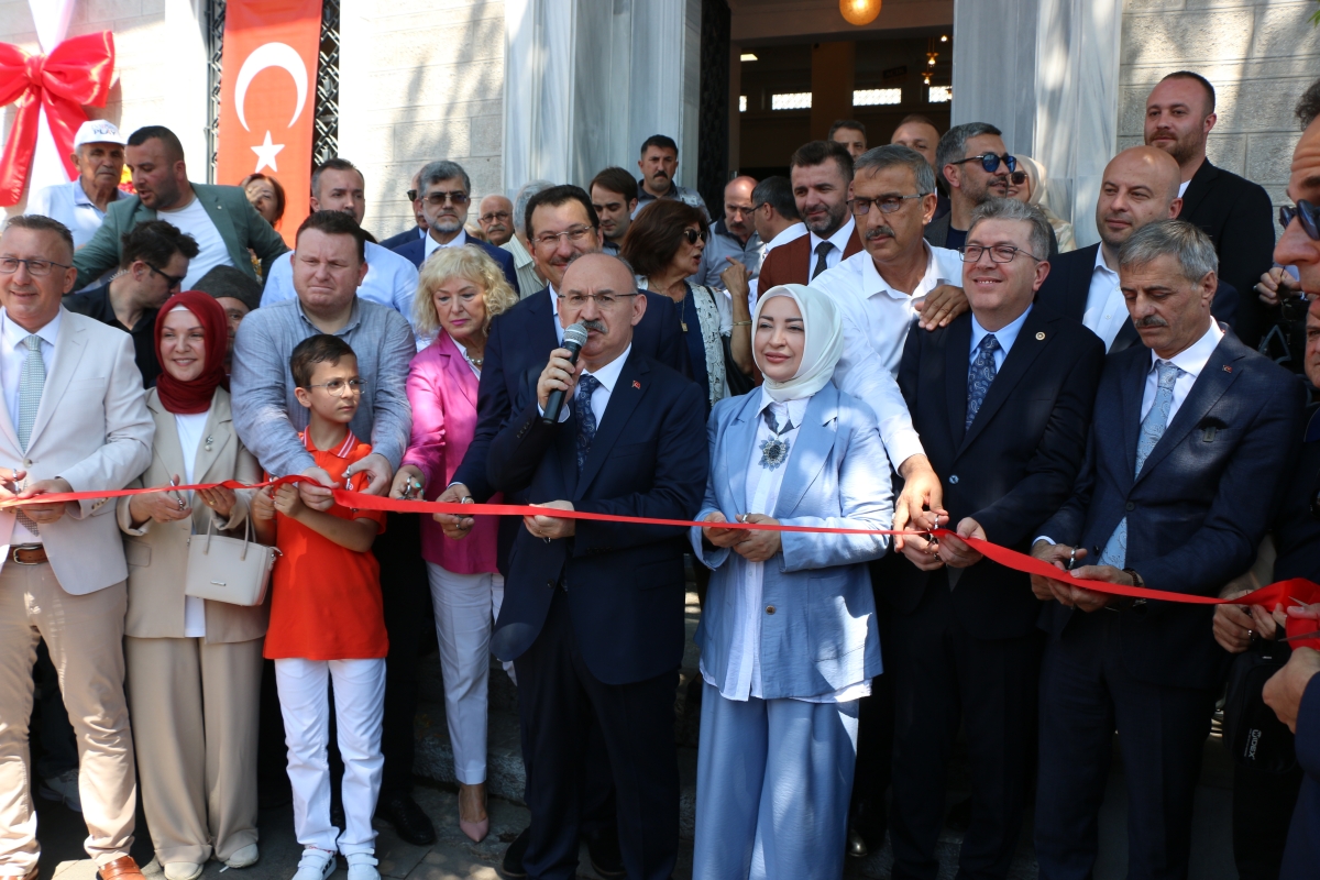 Sakarya'da Adapazarı Ticaret Müzesi törenle açıldı, Türkiye’nin ilk özel bankası olan Adapazarı İslam Ticaret Bankası binası, bugün gerçekleştirilen tören ile Adapazarı Ticaret Müzesi olarak kapılarını açtı. Aslına uygun res
