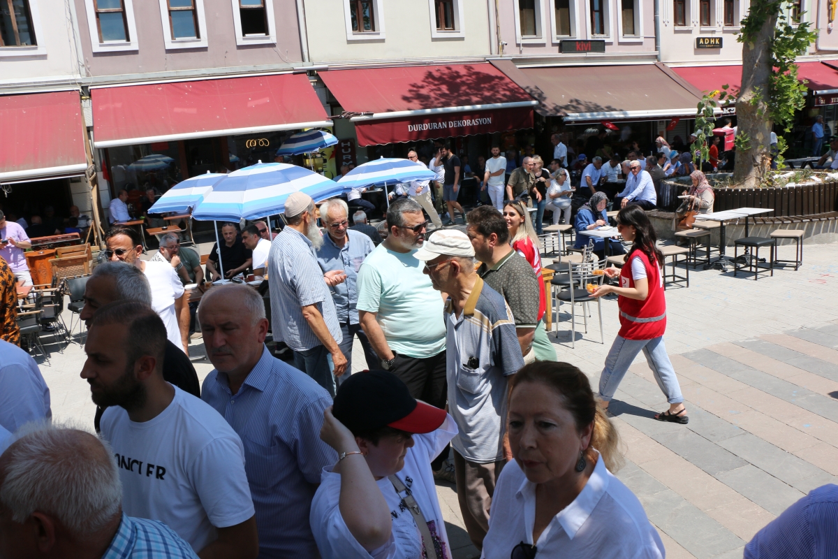 Sakarya'da Adapazarı Ticaret Müzesi törenle açıldı, Türkiye’nin ilk özel bankası olan Adapazarı İslam Ticaret Bankası binası, bugün gerçekleştirilen tören ile Adapazarı Ticaret Müzesi olarak kapılarını açtı. Aslına uygun res