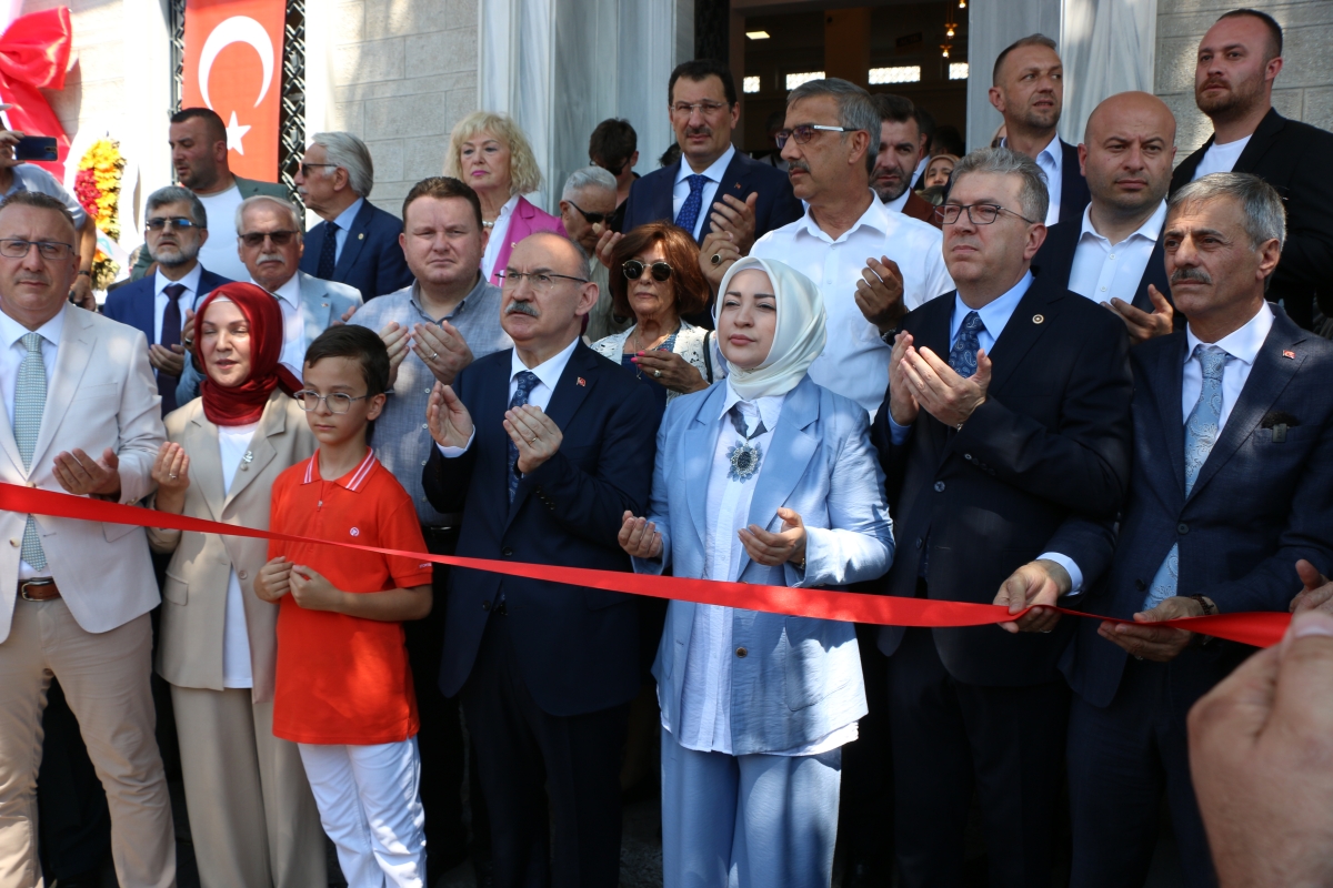 Sakarya'da Adapazarı Ticaret Müzesi törenle açıldı, Türkiye’nin ilk özel bankası olan Adapazarı İslam Ticaret Bankası binası, bugün gerçekleştirilen tören ile Adapazarı Ticaret Müzesi olarak kapılarını açtı. Aslına uygun res