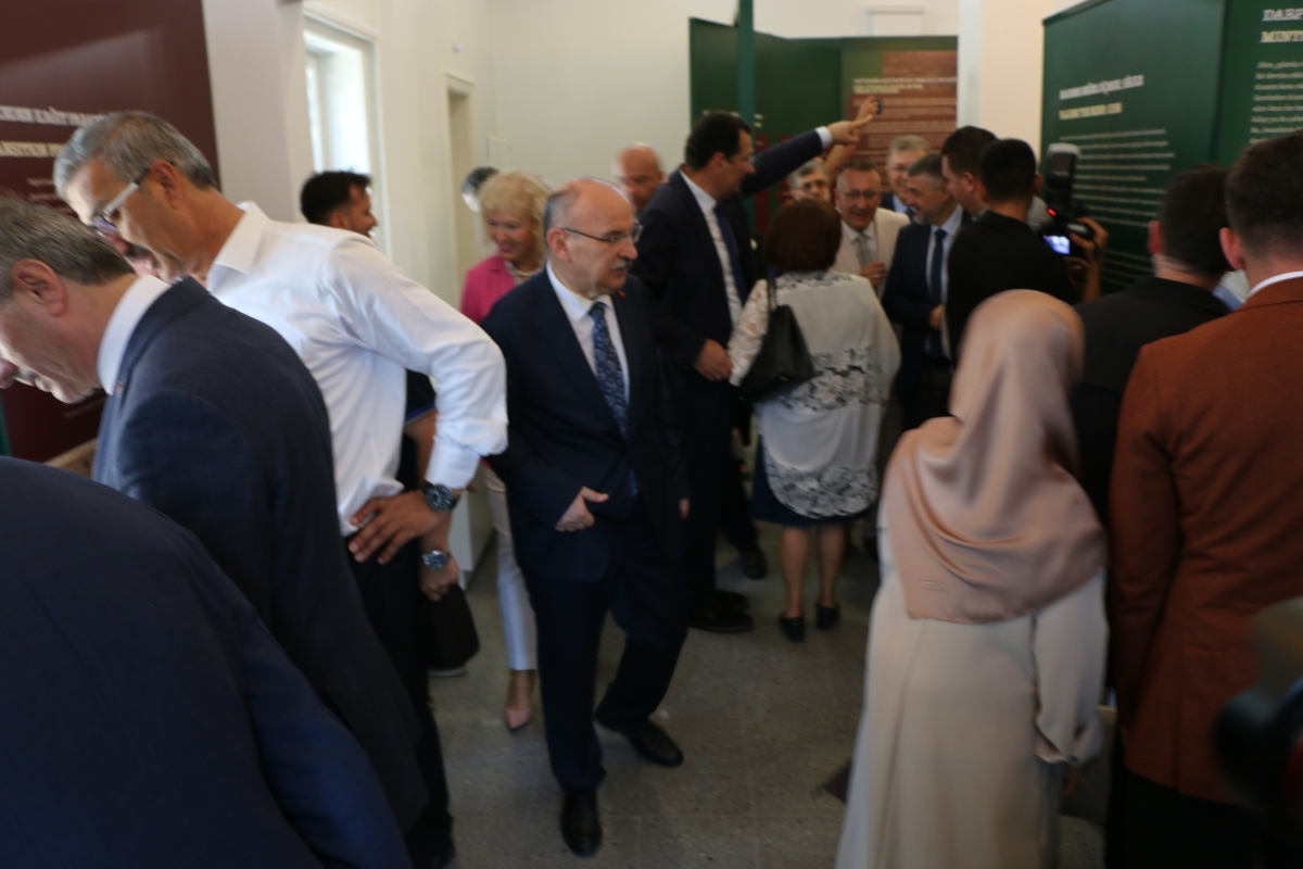 Sakarya'da Adapazarı Ticaret Müzesi törenle açıldı, Türkiye’nin ilk özel bankası olan Adapazarı İslam Ticaret Bankası binası, bugün gerçekleştirilen tören ile Adapazarı Ticaret Müzesi olarak kapılarını açtı. Aslına uygun res