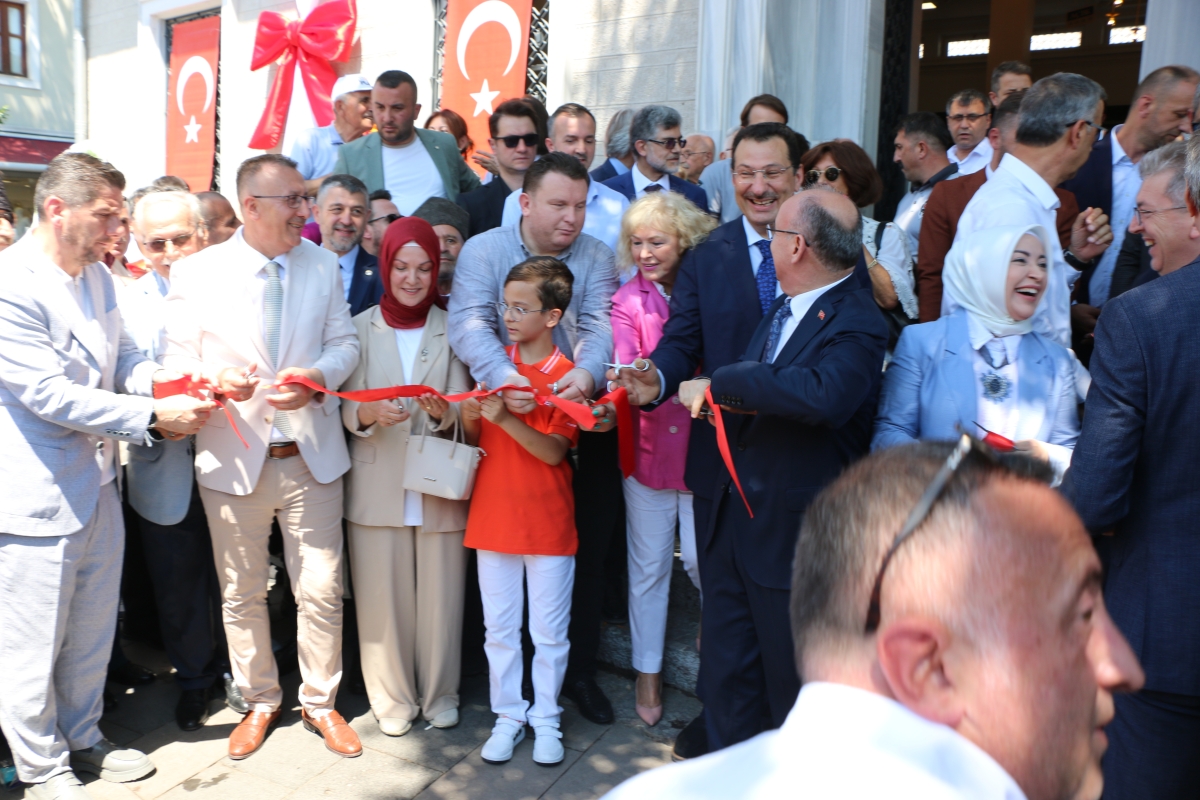 Sakarya'da Adapazarı Ticaret Müzesi törenle açıldı, Türkiye’nin ilk özel bankası olan Adapazarı İslam Ticaret Bankası binası, bugün gerçekleştirilen tören ile Adapazarı Ticaret Müzesi olarak kapılarını açtı. Aslına uygun res