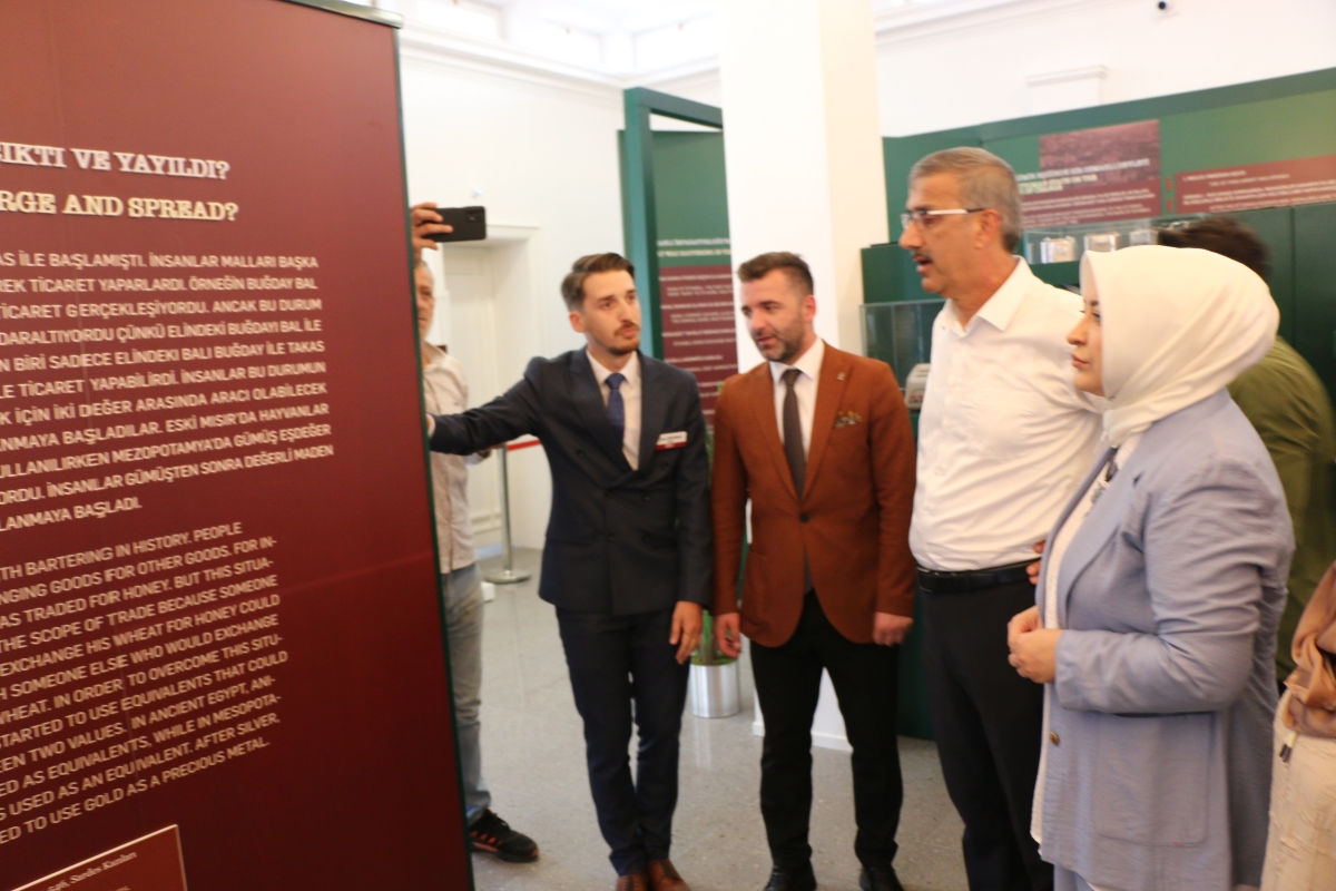 Sakarya'da Adapazarı Ticaret Müzesi törenle açıldı, Türkiye’nin ilk özel bankası olan Adapazarı İslam Ticaret Bankası binası, bugün gerçekleştirilen tören ile Adapazarı Ticaret Müzesi olarak kapılarını açtı. Aslına uygun res