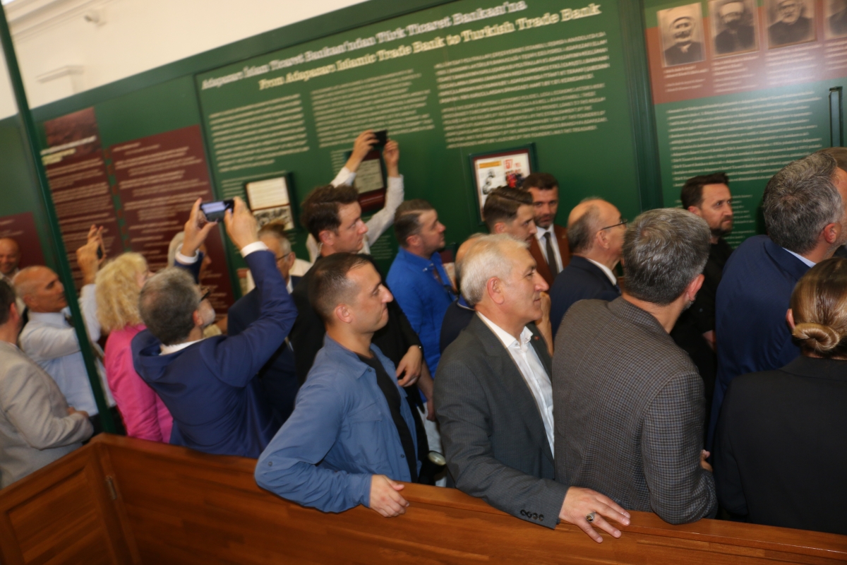 Sakarya'da Adapazarı Ticaret Müzesi törenle açıldı, Türkiye’nin ilk özel bankası olan Adapazarı İslam Ticaret Bankası binası, bugün gerçekleştirilen tören ile Adapazarı Ticaret Müzesi olarak kapılarını açtı. Aslına uygun res