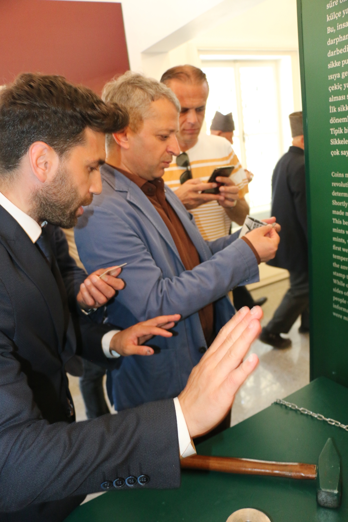 Sakarya'da Adapazarı Ticaret Müzesi törenle açıldı, Türkiye’nin ilk özel bankası olan Adapazarı İslam Ticaret Bankası binası, bugün gerçekleştirilen tören ile Adapazarı Ticaret Müzesi olarak kapılarını açtı. Aslına uygun res