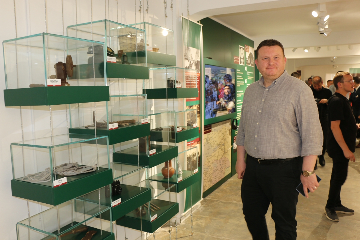 Sakarya'da Adapazarı Ticaret Müzesi törenle açıldı, Türkiye’nin ilk özel bankası olan Adapazarı İslam Ticaret Bankası binası, bugün gerçekleştirilen tören ile Adapazarı Ticaret Müzesi olarak kapılarını açtı. Aslına uygun res