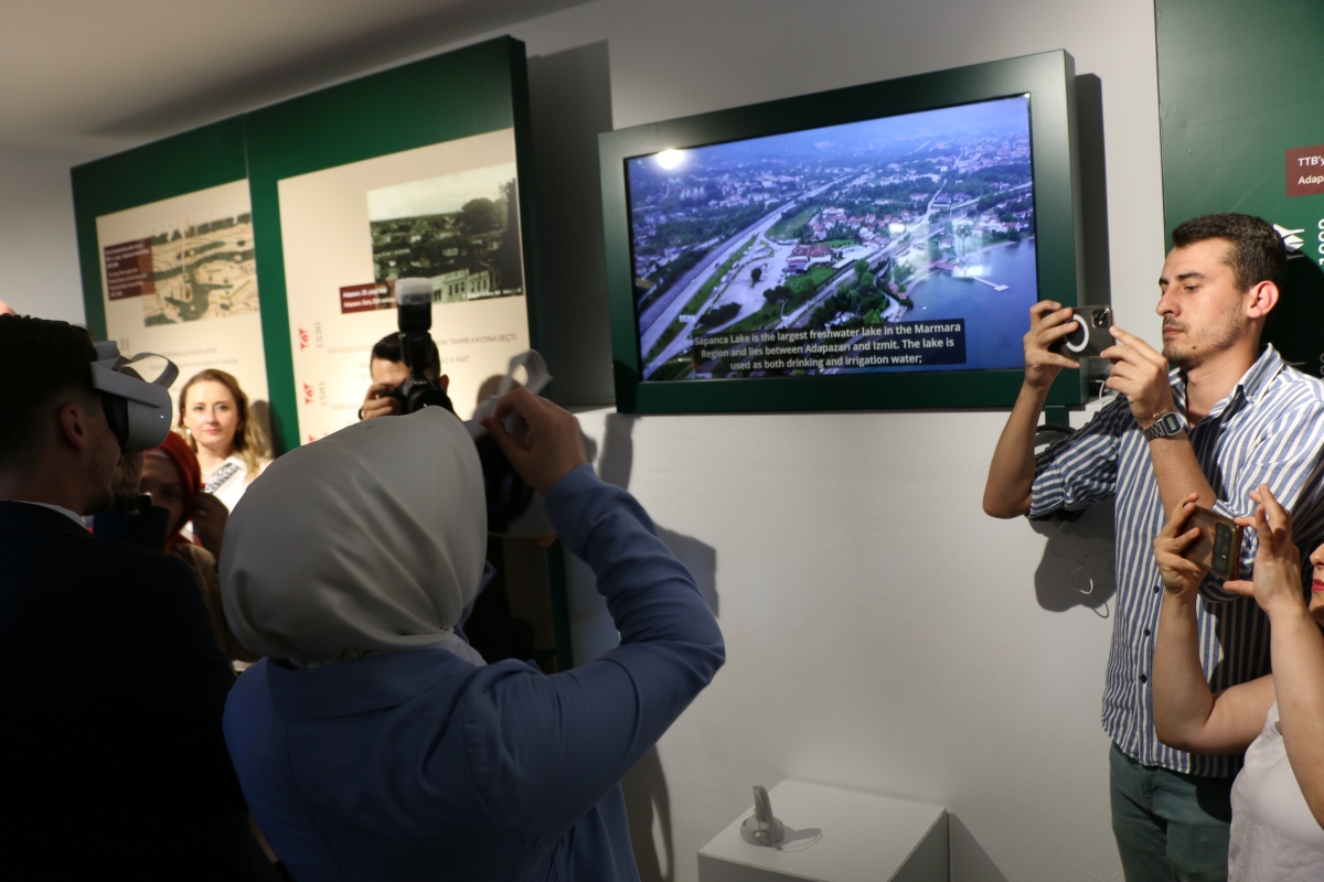 Sakarya'da Adapazarı Ticaret Müzesi törenle açıldı, Türkiye’nin ilk özel bankası olan Adapazarı İslam Ticaret Bankası binası, bugün gerçekleştirilen tören ile Adapazarı Ticaret Müzesi olarak kapılarını açtı. Aslına uygun res