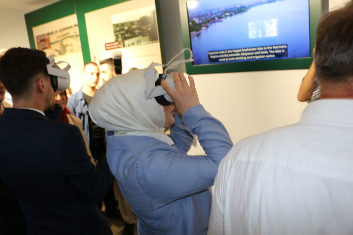 Sakarya'da Adapazarı Ticaret Müzesi törenle açıldı, Türkiye’nin ilk özel bankası olan Adapazarı İslam Ticaret Bankası binası, bugün gerçekleştirilen tören ile Adapazarı Ticaret Müzesi olarak kapılarını açtı. Aslına uygun res
