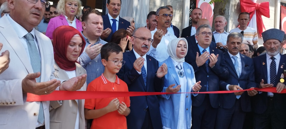 Sakarya'da Adapazarı Ticaret Müzesi törenle açıldı, Türkiye’nin ilk özel bankası olan Adapazarı İslam Ticaret Bankası binası, bugün gerçekleştirilen tören ile Adapazarı Ticaret Müzesi olarak kapılarını açtı. Aslına uygun res