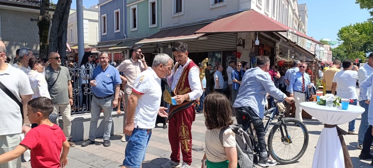 Sakarya'da Adapazarı Ticaret Müzesi törenle açıldı, Türkiye’nin ilk özel bankası olan Adapazarı İslam Ticaret Bankası binası, bugün gerçekleştirilen tören ile Adapazarı Ticaret Müzesi olarak kapılarını açtı. Aslına uygun res