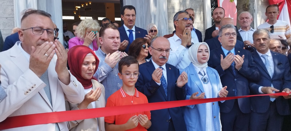 Sakarya'da Adapazarı Ticaret Müzesi törenle açıldı, Türkiye’nin ilk özel bankası olan Adapazarı İslam Ticaret Bankası binası, bugün gerçekleştirilen tören ile Adapazarı Ticaret Müzesi olarak kapılarını açtı. Aslına uygun res