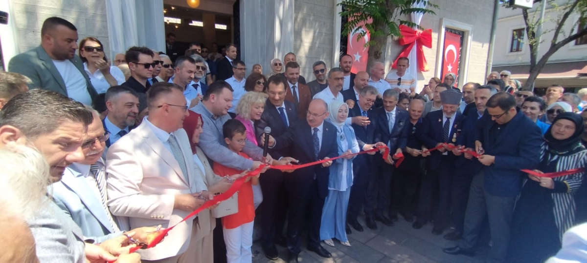 Sakarya'da Adapazarı Ticaret Müzesi törenle açıldı, Türkiye’nin ilk özel bankası olan Adapazarı İslam Ticaret Bankası binası, bugün gerçekleştirilen tören ile Adapazarı Ticaret Müzesi olarak kapılarını açtı. Aslına uygun res